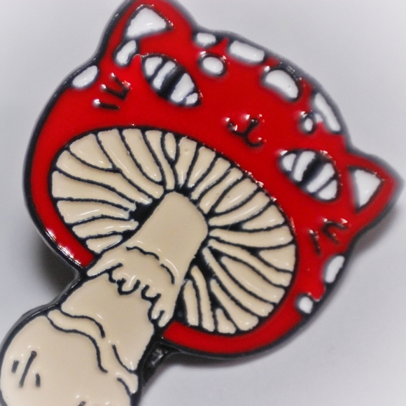 Cat mushroom enamel pin - Picture 6 of 7